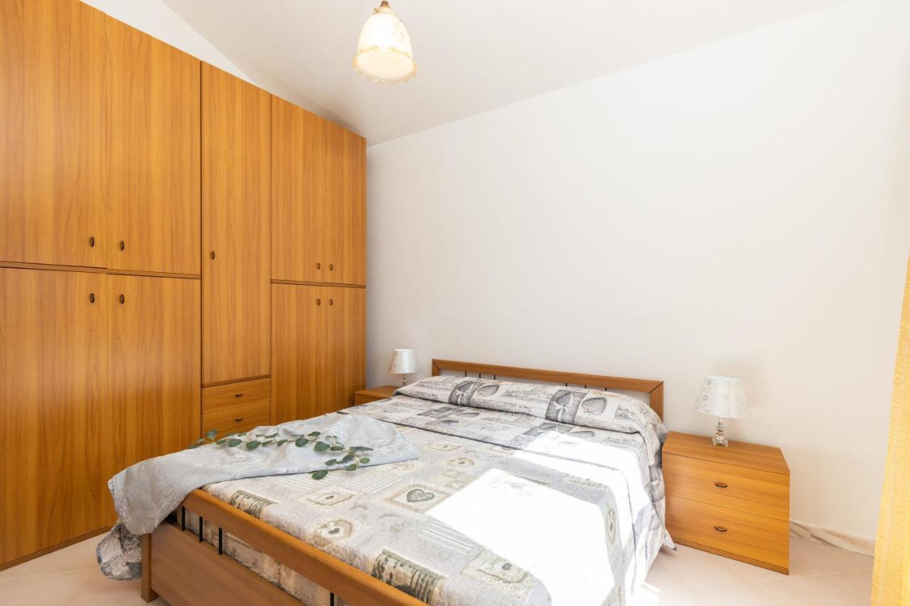 Casa A Due Passi Dal Mare Apartman Àrbatax Kültér fotó