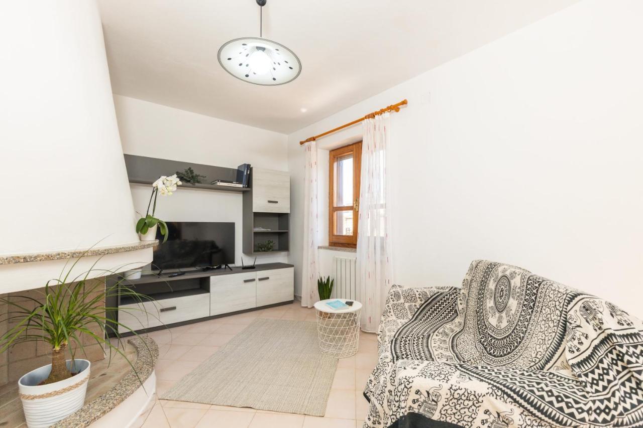 Casa A Due Passi Dal Mare Apartman Àrbatax Kültér fotó