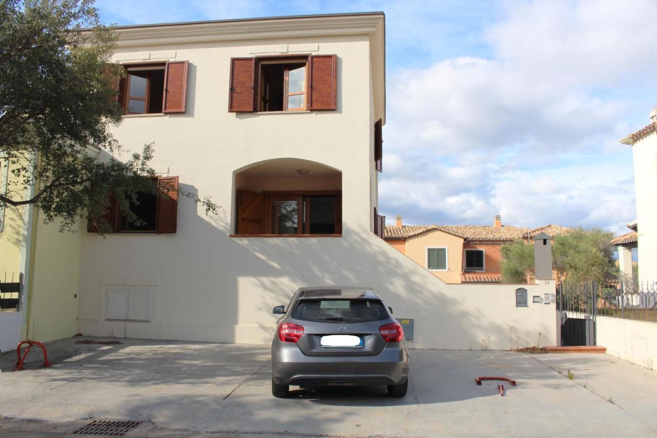 Casa A Due Passi Dal Mare Apartman Àrbatax Kültér fotó