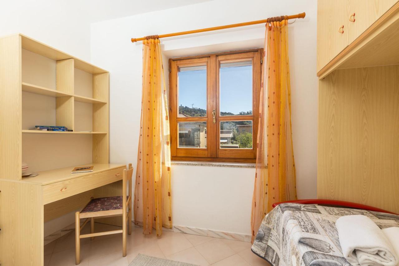 Casa A Due Passi Dal Mare Apartman Àrbatax Kültér fotó