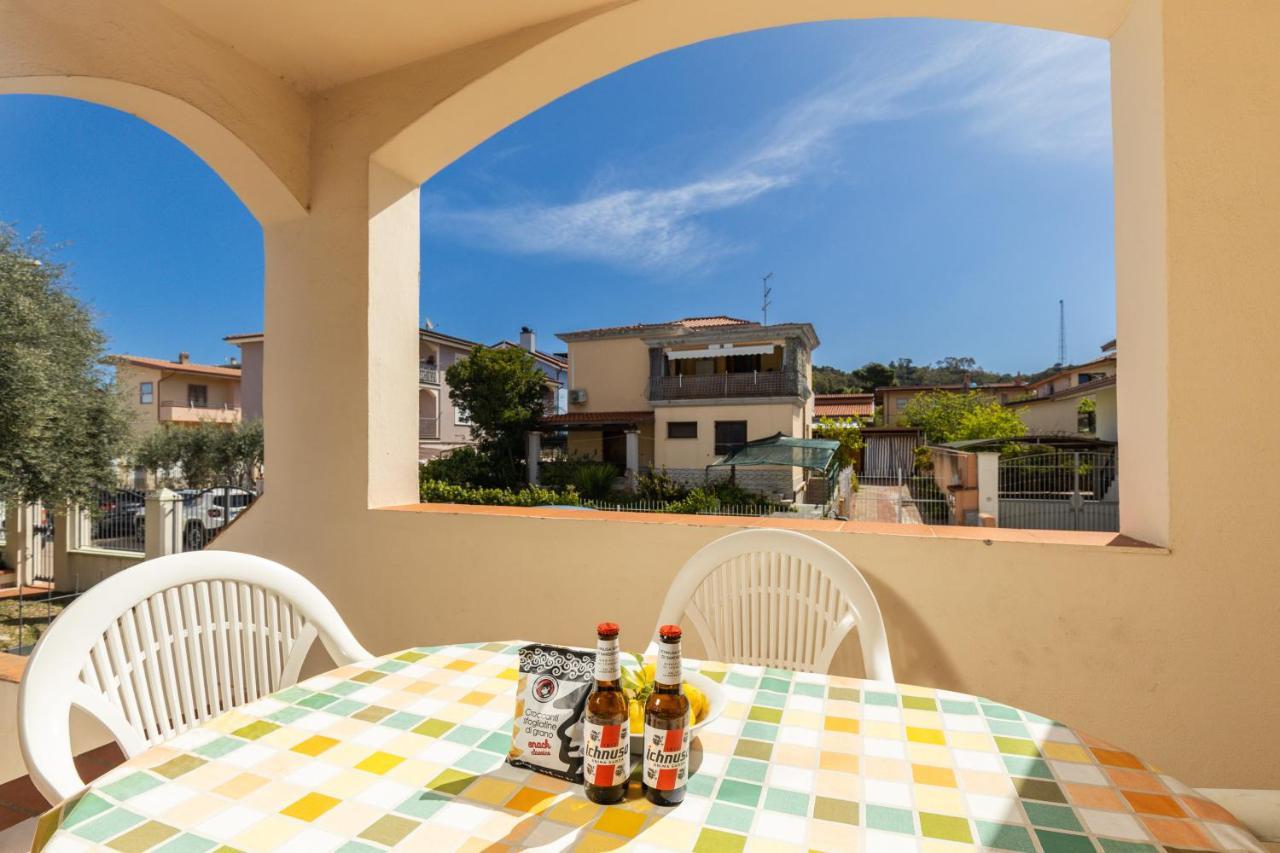 Casa A Due Passi Dal Mare Apartman Àrbatax Kültér fotó